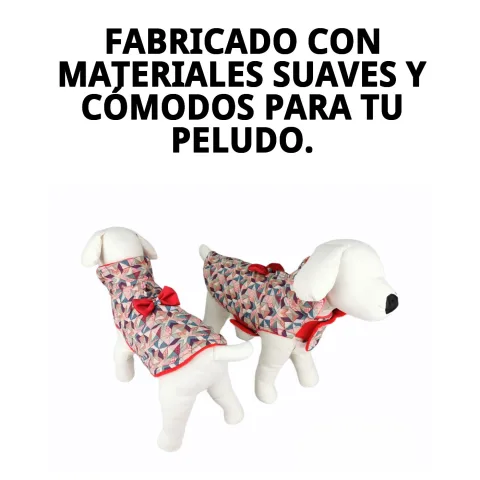 Petit chien portant le manteau damasco T-XS en promenade en extérieur