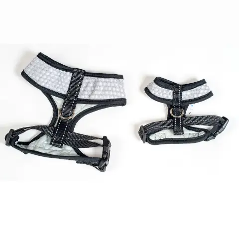 Détail de la fermeture sécurisée du harnais nylon New Confort pour chiens