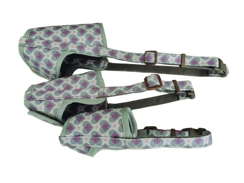 Détail du tissu doux et rembourré de la Muselière Deluxe Coeurs