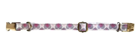 Détail du motif cœurs sur le collier Coeurs T-4 pour chiens