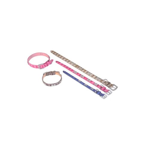 Détail du motif os décoratif sur collier en cuir pour chiens