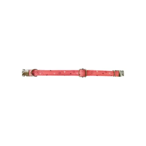 Détail du système de fermeture robuste du collier Moly Salmon