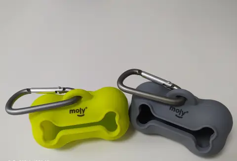Détail du distributeur Moly montrant son design flexible et léger
