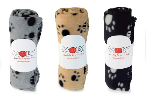 Détail motif empreintes sur la manta pour chiens