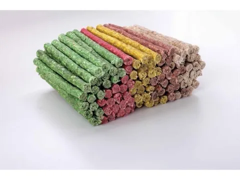 Détail des bâtonnets à mâcher colorés pour chiens