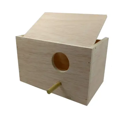 Détail du nid pour agapornis en bois naturel avec design compact